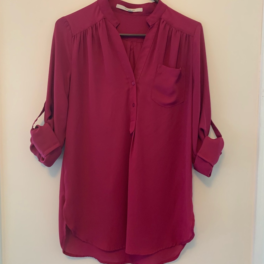 Lightweight two-button, v-neck tunic.